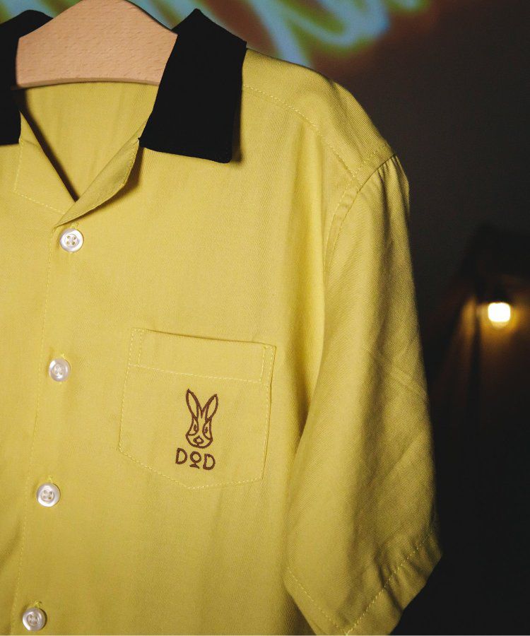 日本 BREEZE - 聯名款 露營風刺繡印花短袖襯衫-軍綠