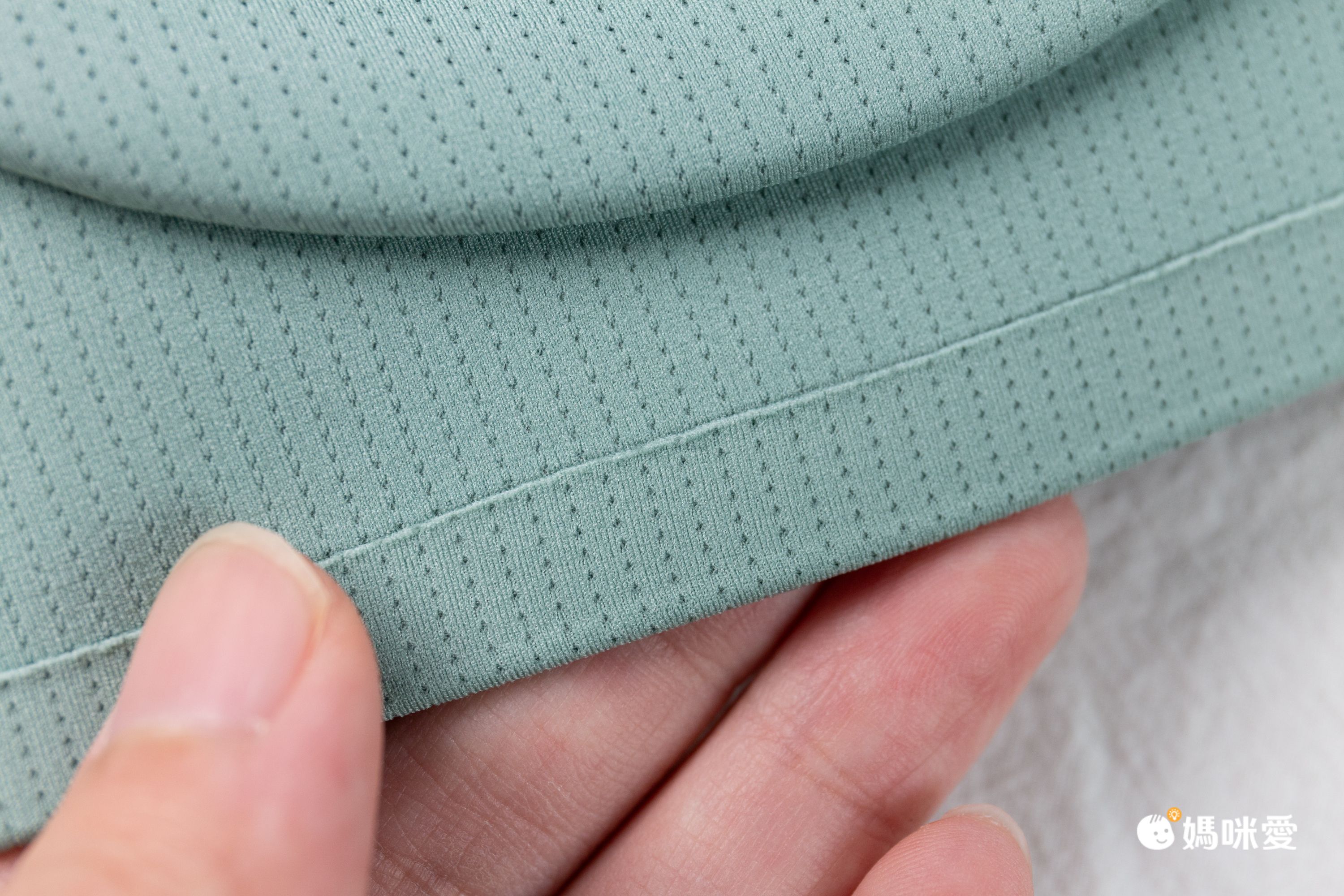 韓國 LOVLOY - 親膚無痕彈性內褲-黃膚