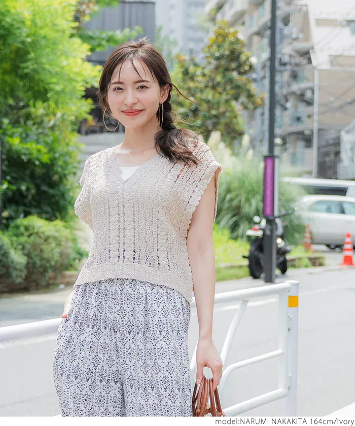 日本 COCA - 清新花朵鉤針小背心-米杏