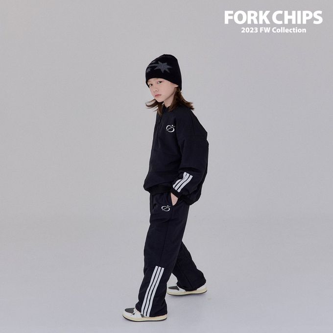 韓國 FORK CHIPS - 鬆緊腰穿越星星防風休閒長褲-黑