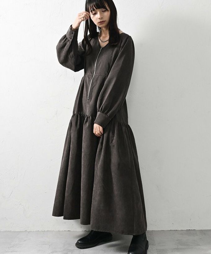 日本 ELENCARE DUE - V領拉鏈桃皮絨優美長袖洋裝-米杏