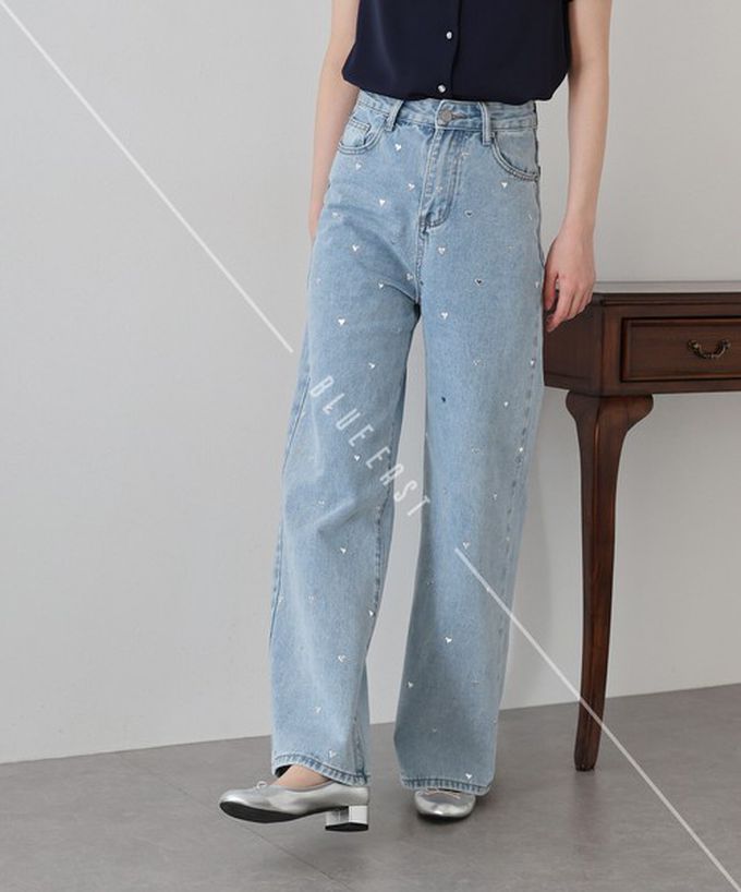 日本 BLUE EAST - 滿版愛心鉚釘高腰丹寧寬褲-淺藍