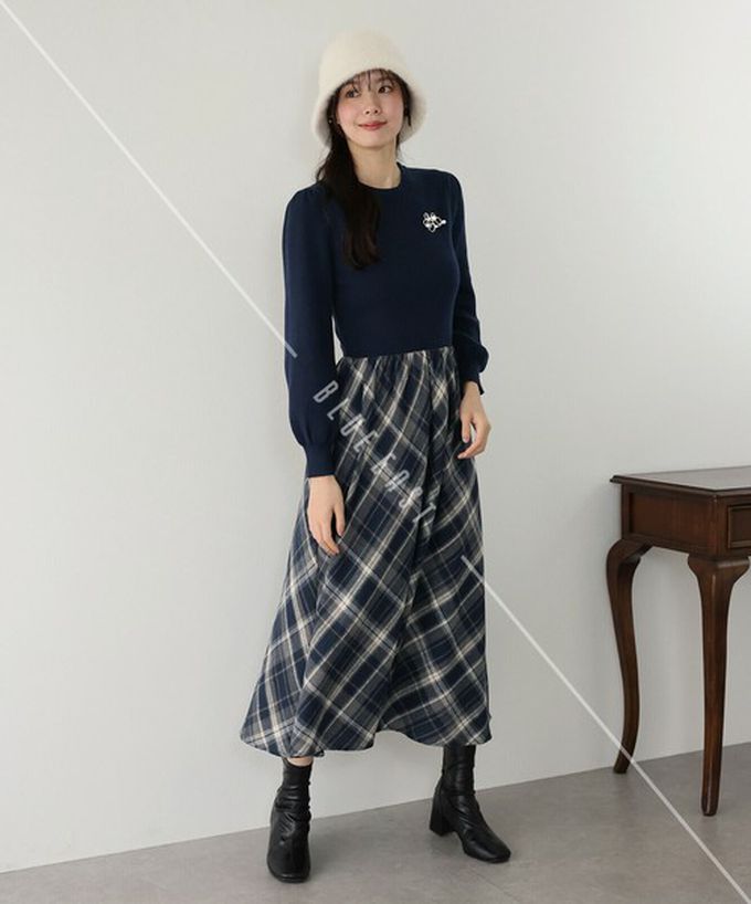 日本 BLUE EAST - 美型修身小澎袖針織長袖洋裝-格紋拼接-海軍藍