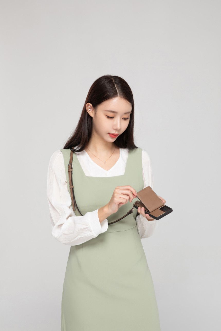 韓國 ARDERE - 卡夾折疊鏡皮質背繩防摔手機殼-可可棕