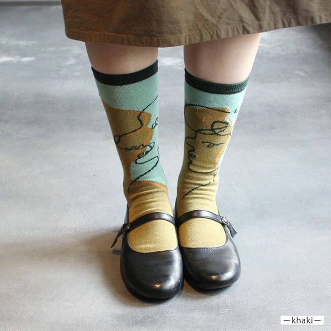 日本女裝代購 - 日本製 伊索寓言印花長襪-旅人與熊-炭灰x紅 (23-25cm)