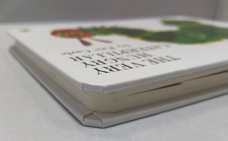 VERY HUNGRY CATERPILLAR-艾瑞卡爾幼兒硬頁書-彩色 (12.8×18cm/硬頁/彩色/18頁)