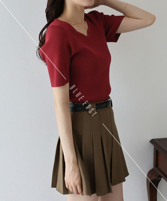 日本 BLUE EAST - 合身羅紋甜美桃心領短袖上衣-黑