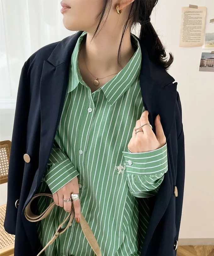 日本 Classical Elf - 胸前刺繡直條紋率性長袖襯衫-藍紫