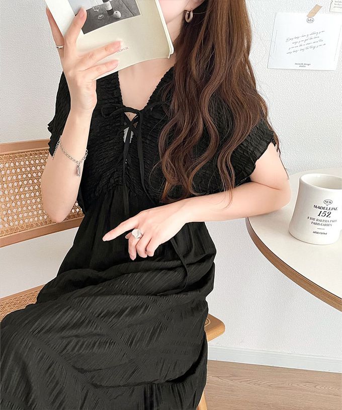 日本 Classical Elf - mily bilet 夢幻光澤感皺摺綁帶寬袖洋裝-黑