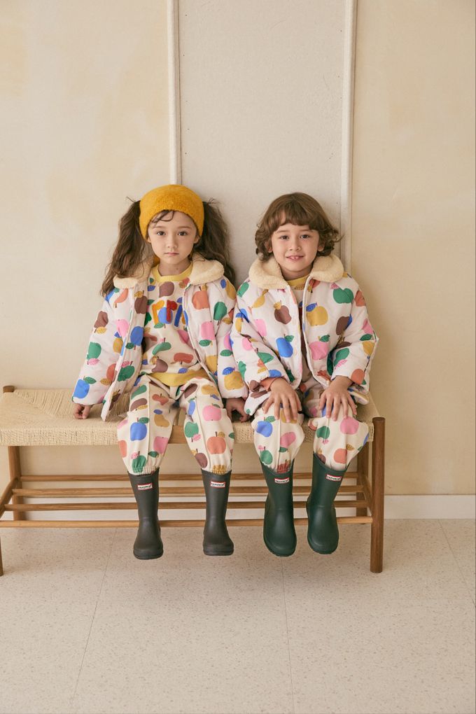 韓國 Mimico - (內磨毛)apple毛絨字大學T-滿版蘋果