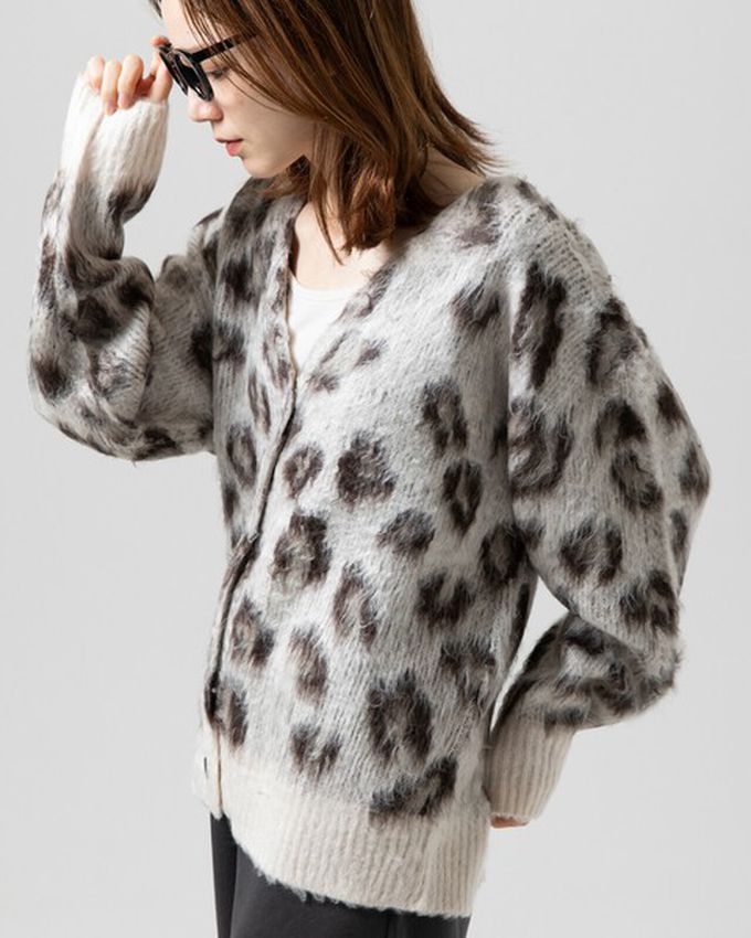 日本 gleam - 馬海毛觸感成熟豹紋V領針織開襟衫-灰