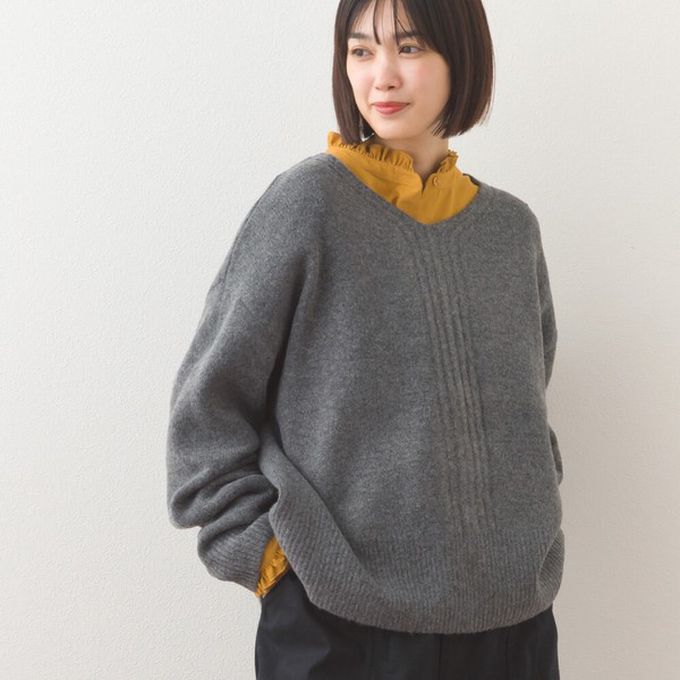 日本 OMNES - V領美型優雅混色感針織毛衣-淺卡其