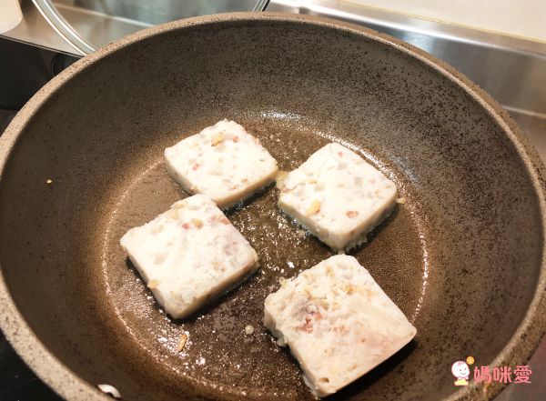 人氣港式點心【新葡苑】大廚蘿蔔糕、小豬流沙包 ✦ 超值優惠價，現買現賺！