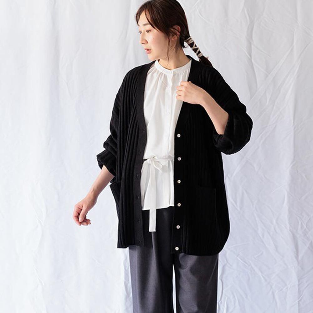 日本 ihuu - V領寬鬆坑條長版針織外套-黑