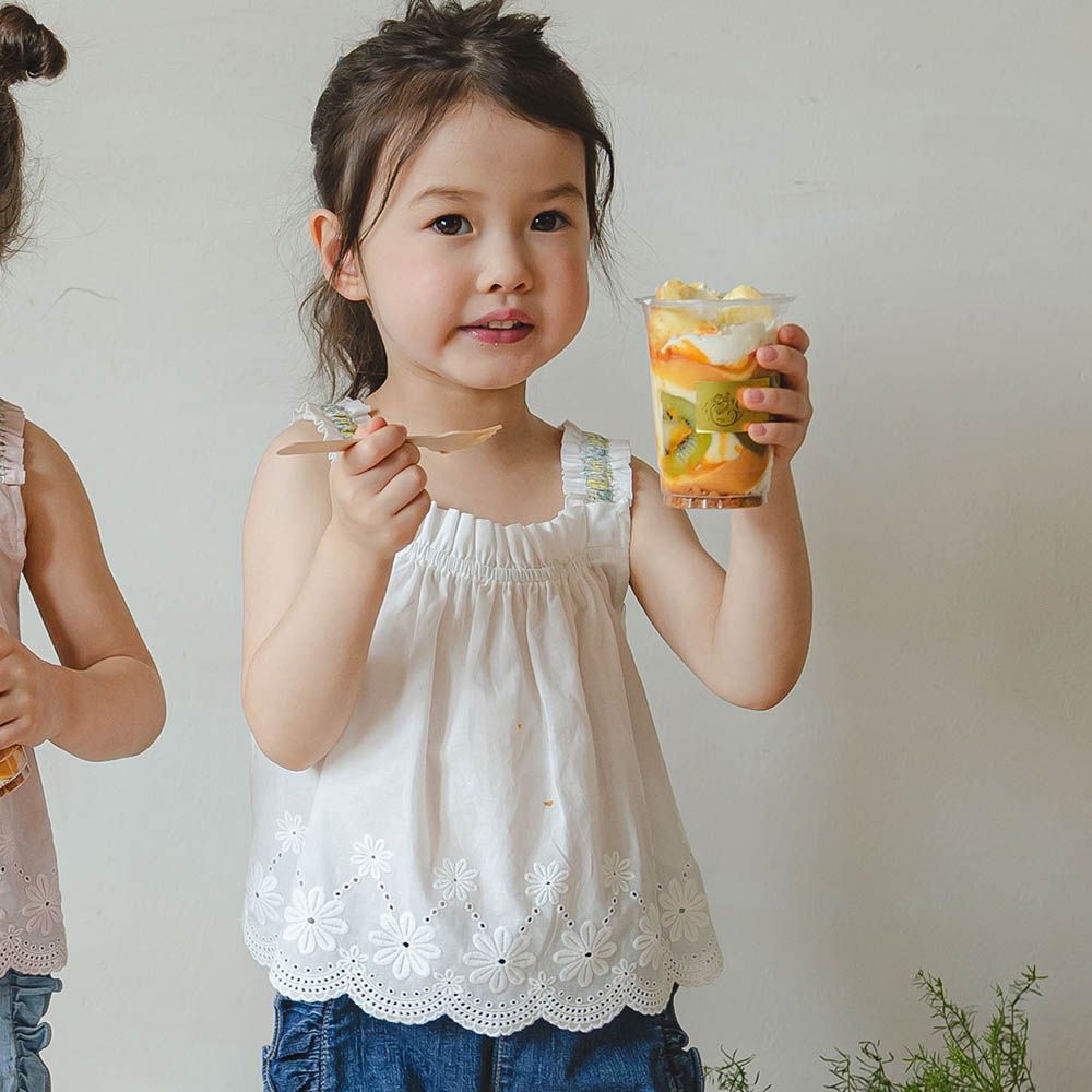 皺褶肩帶繡花布背心上衣-白