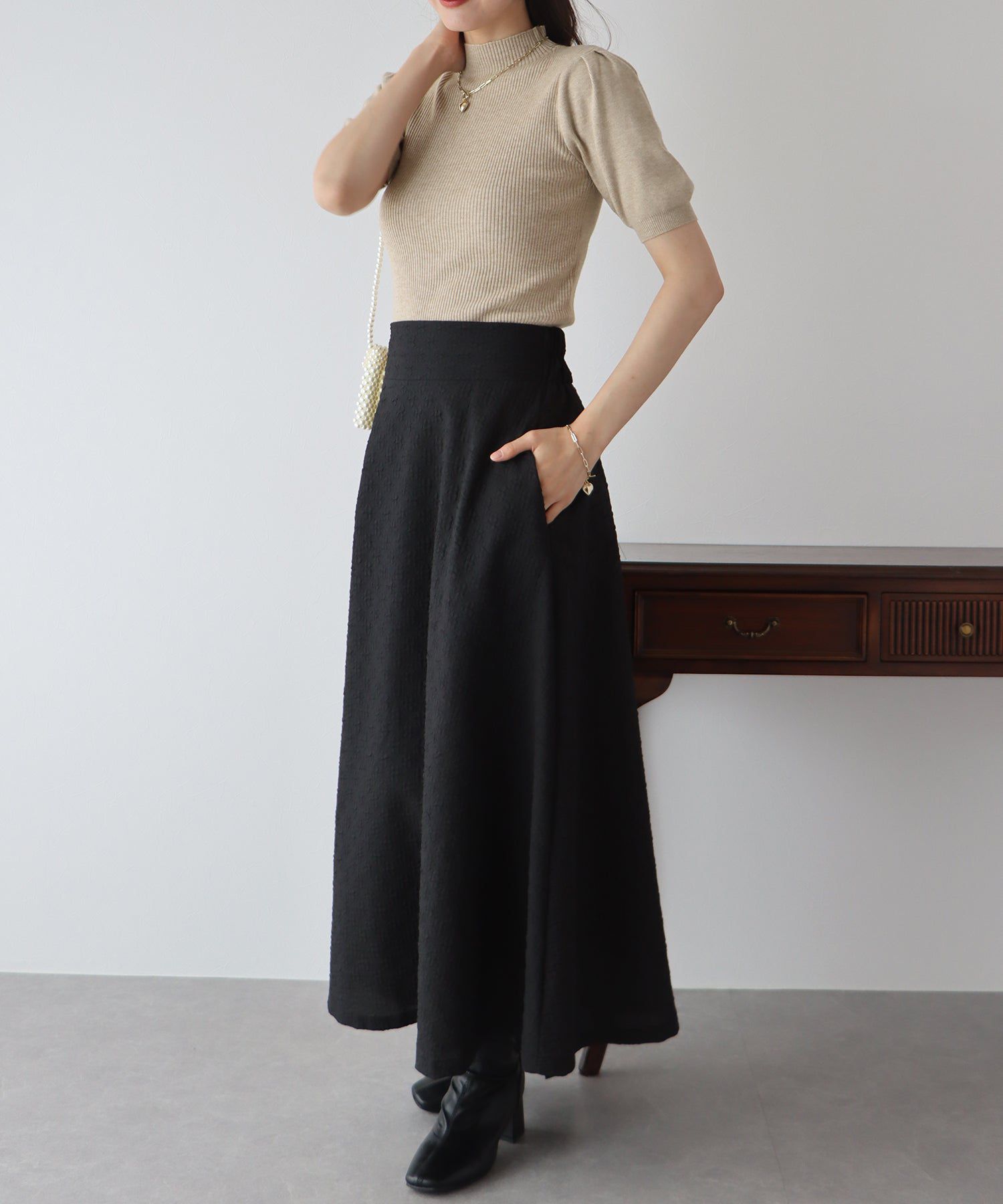 日本 BLUE EAST - 甜美彈性羅紋泡泡袖上衣-咖啡