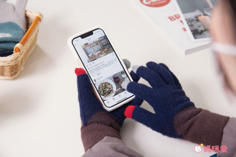 日本 AUBE - 可觸控保暖手套(大人)-杏綠