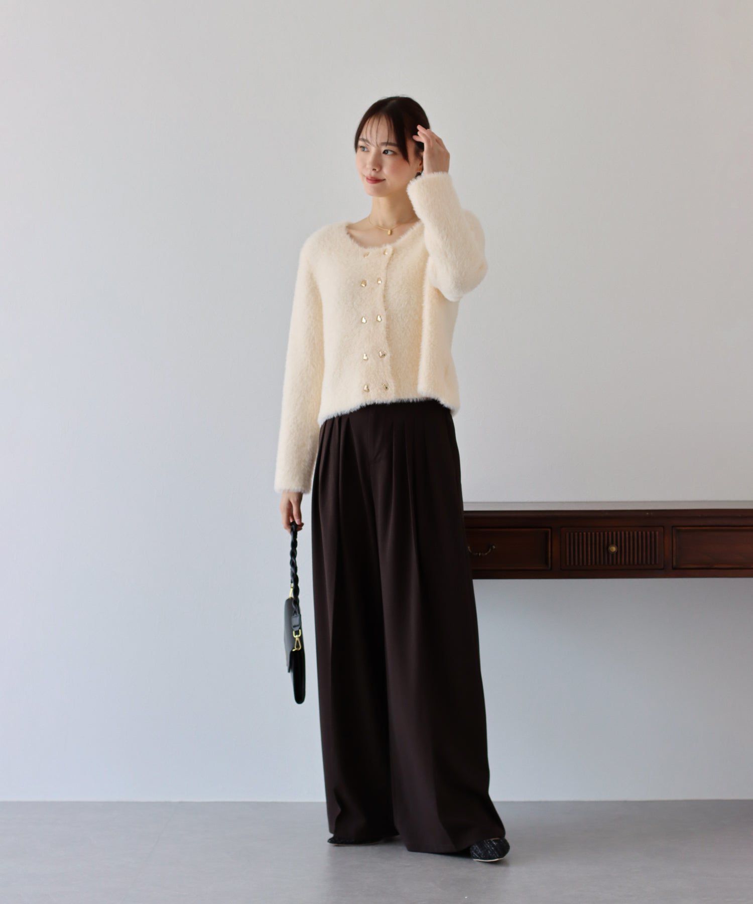 日本 BLUE EAST - 毛茸茸雙愛心排扣外套-米杏