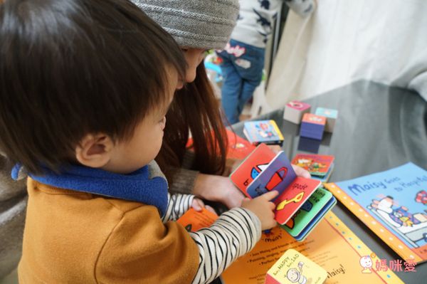 MAISY LITTLE LIBRARY/4 IN 1-盒裝書.內含4本硬頁書