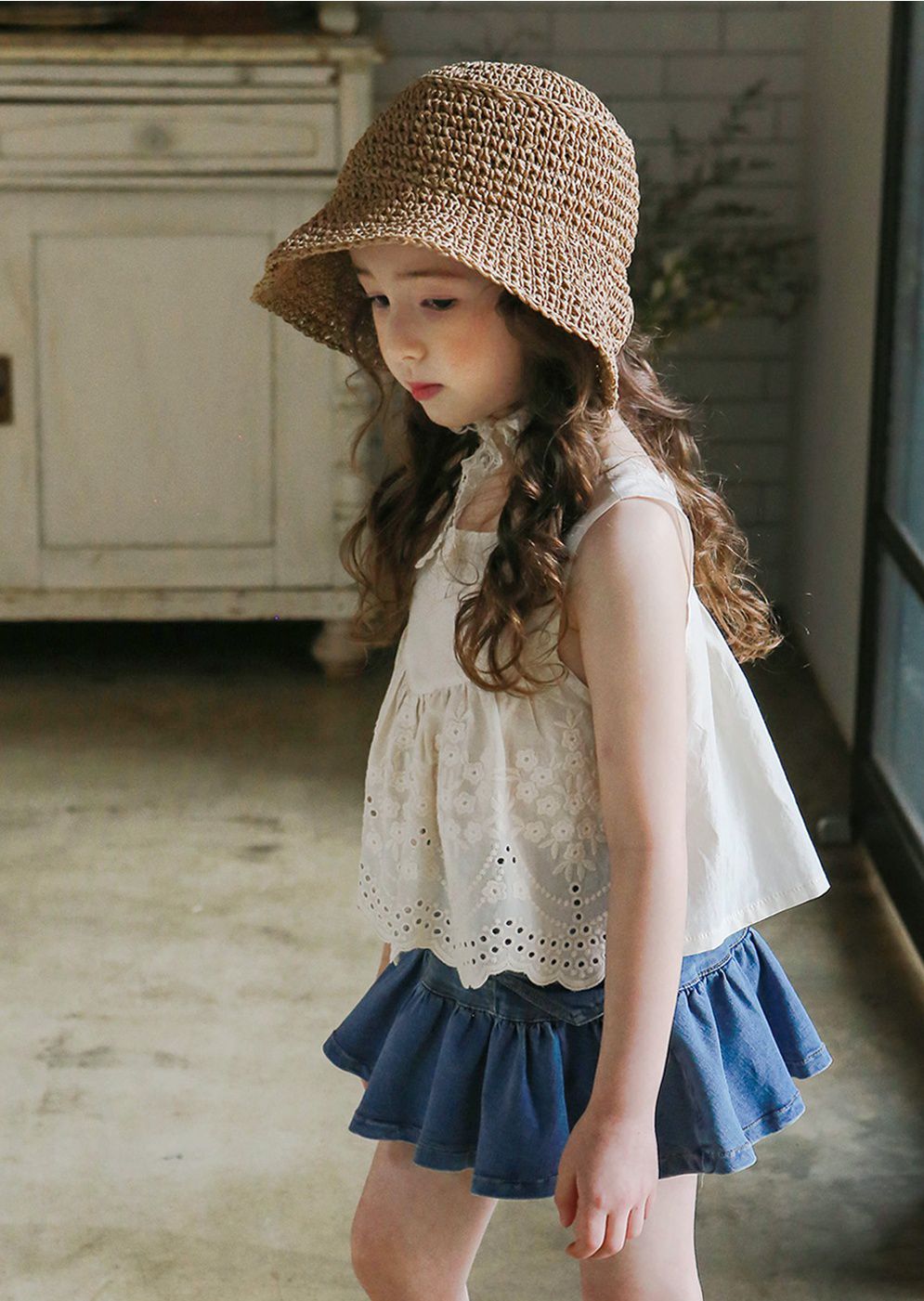 韓國 PuellaFLO - 後背蝴蝶結鏤空雕花上衣-米白