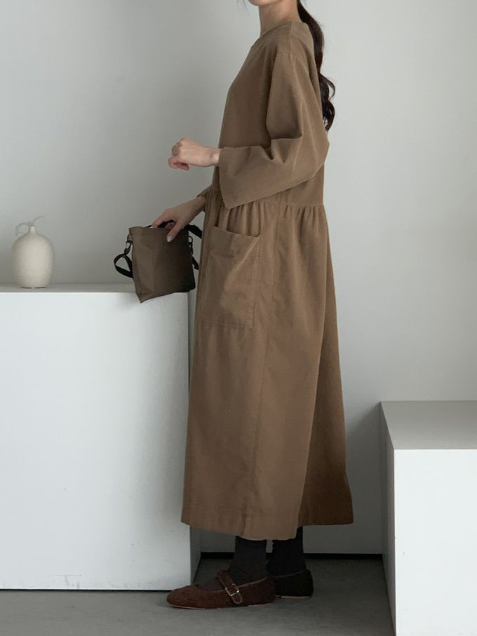 韓國女裝連線 - 極簡大口袋燈芯絨連身洋裝-焦糖棕 (FREE)