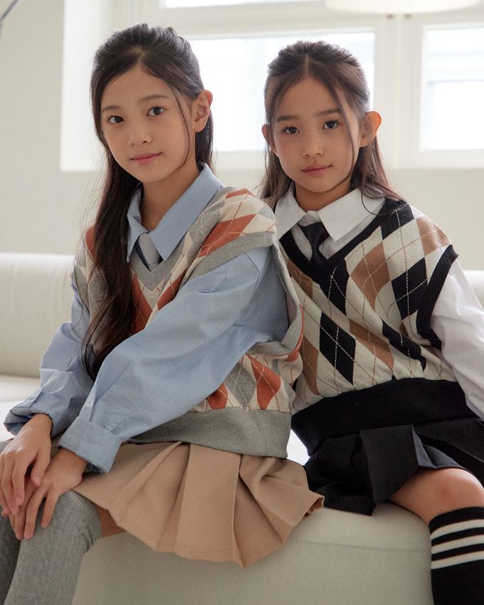 韓國 sm2 - 雙色V領菱格紋路搭配背心-黑X棕