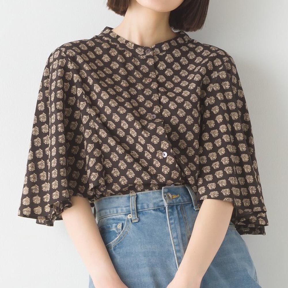 日本 OMNES - 純棉嫘縈 優雅喇叭袖襯衫-棕色圖騰