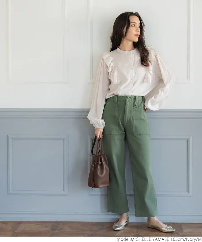 日本 COCA - 荷葉邊光澤緞面長袖襯衫-簡約黑