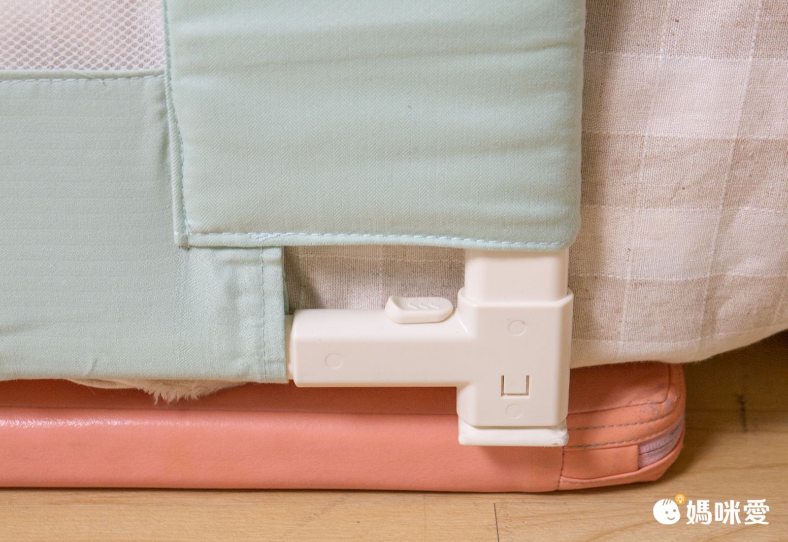 YODA - 垂直升降床邊護欄-果實灰