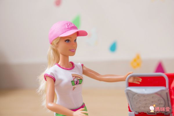 幫芭比製作獨一無二的裙子 ❤ 可重複製作～超好玩！