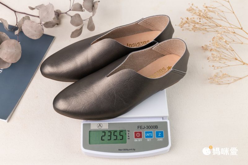 日本女裝代購 - 日本製 柔軟V字腳背美型平底鞋-經典黑