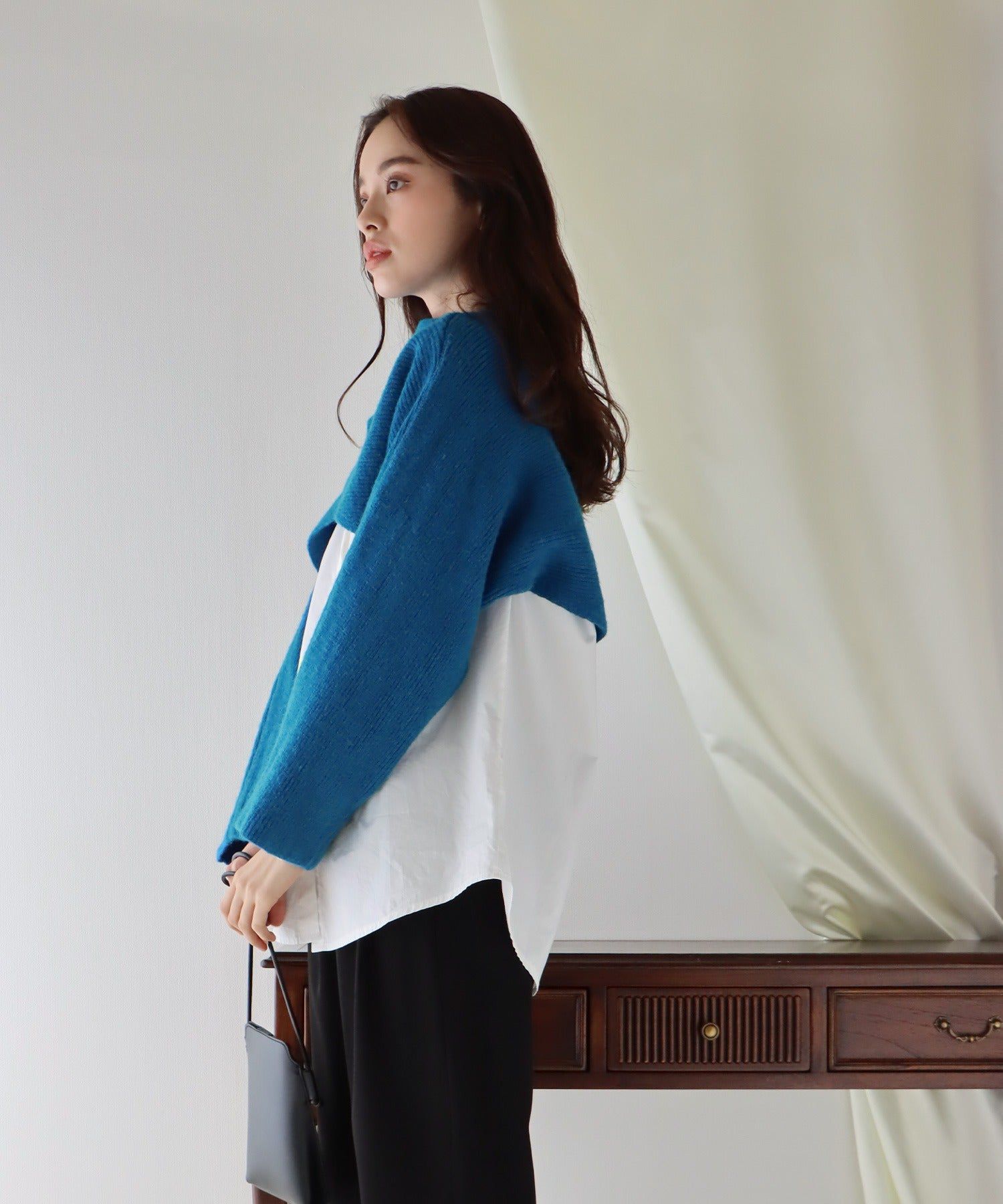 日本 BLUE EAST - 交叉短版針織長袖罩衫-淺灰