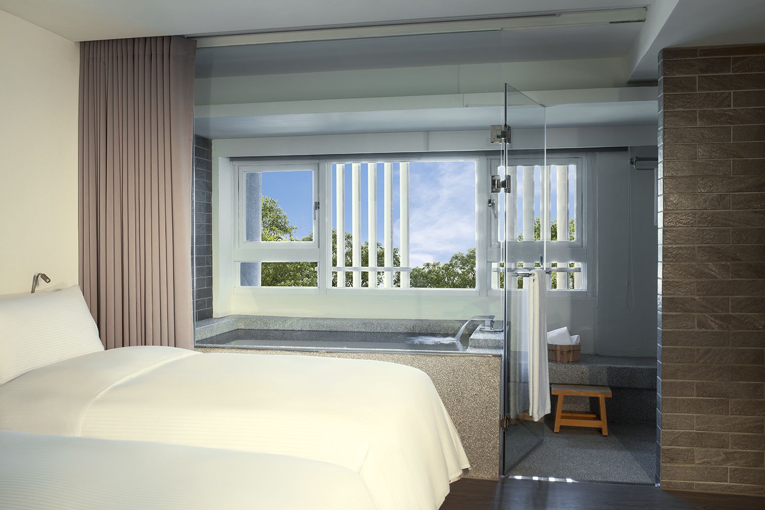 宜蘭泡溫泉吃美食｜捷絲旅礁溪館｜房內就有超大私人湯屋