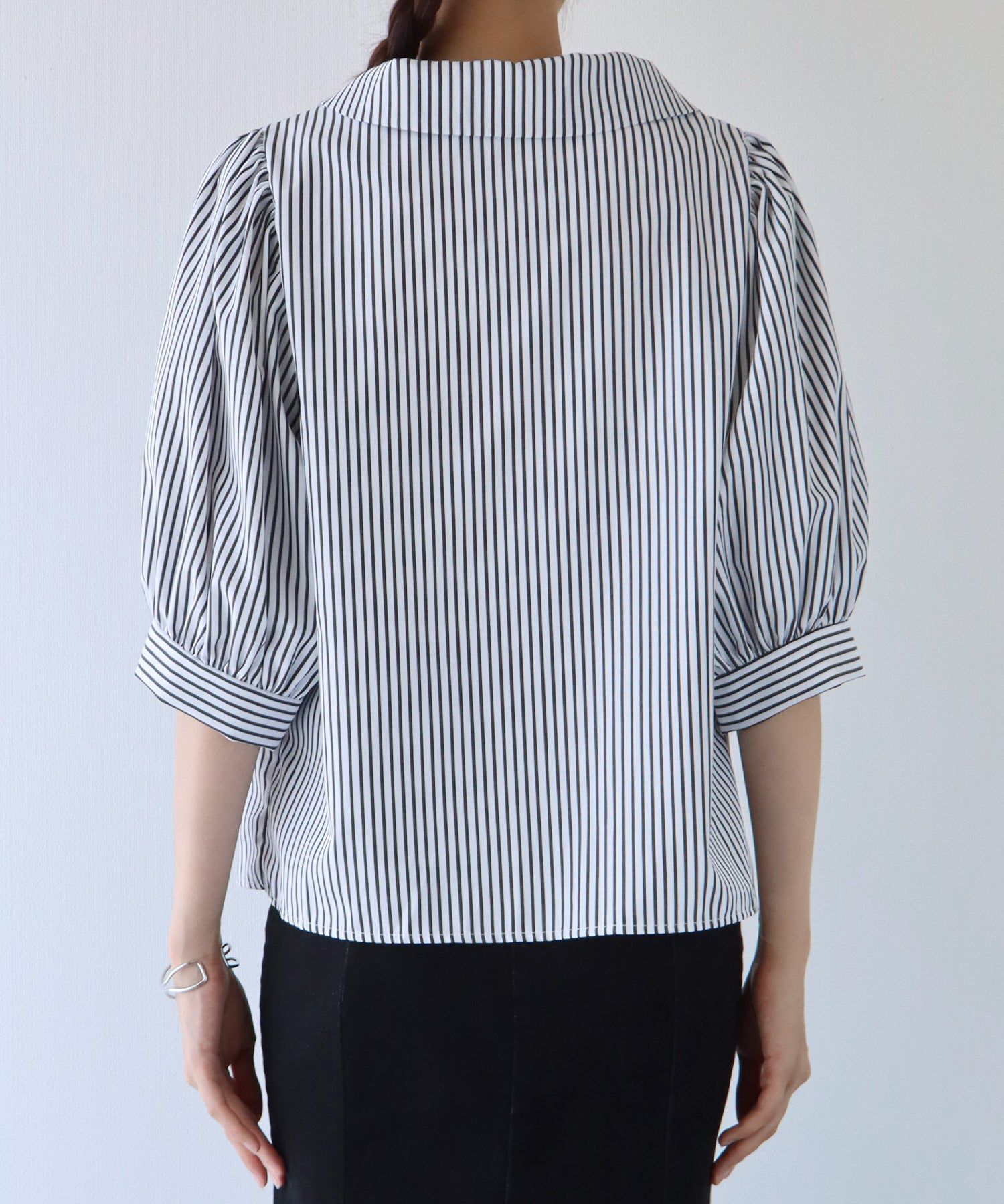 日本 BLUE EAST - 百搭翻領澎澎袖襯衫-直條紋-水藍