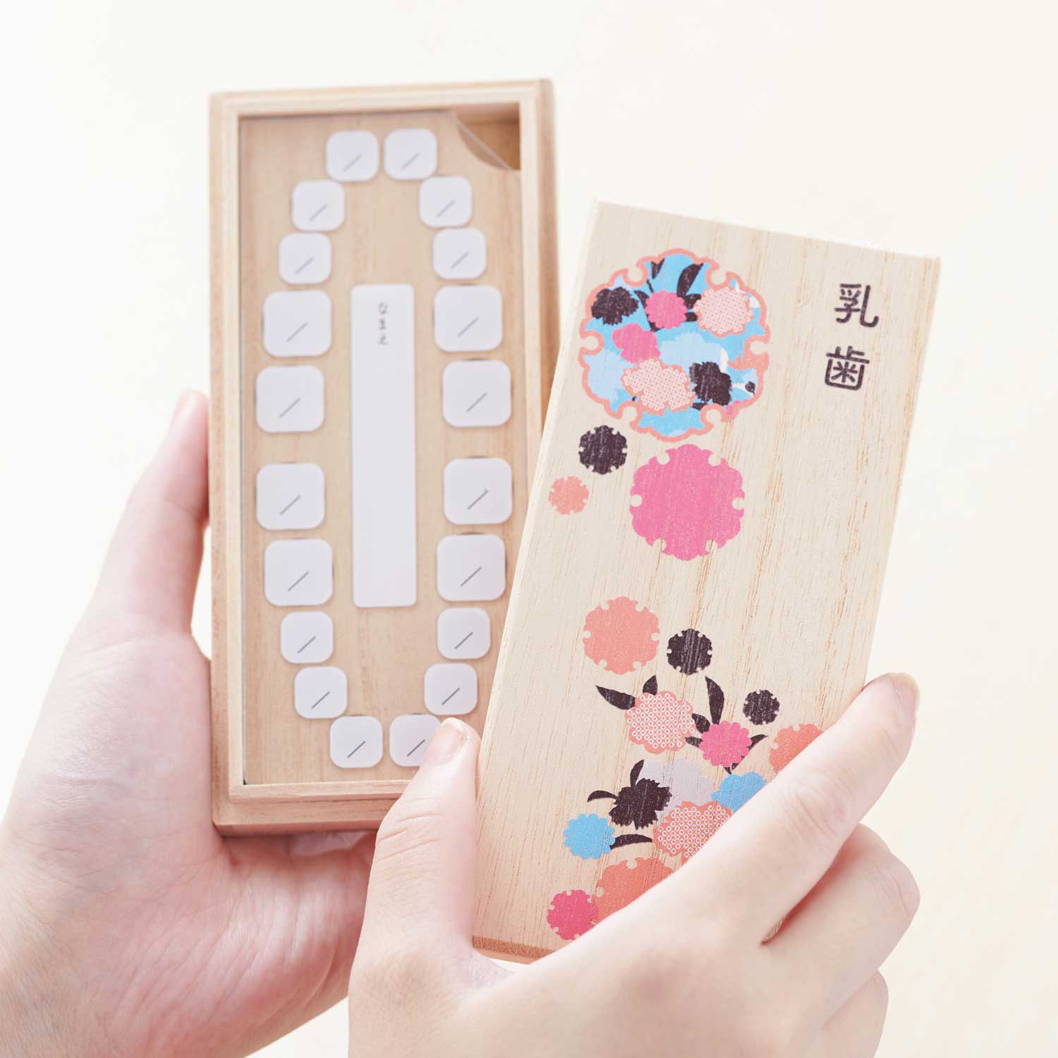 日本千趣會 - 日本製 好運圖騰桐木乳齒收納盒-菊&梅-藍