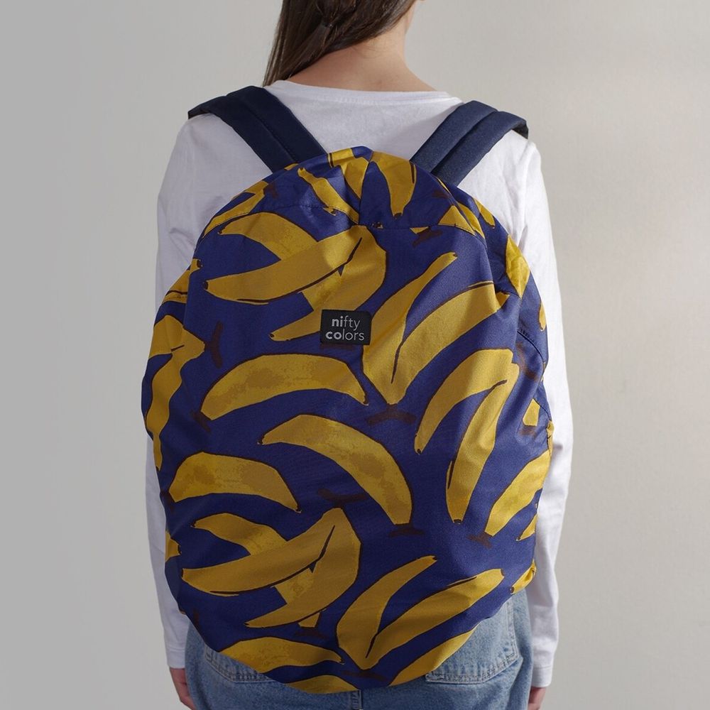 日本 nifty colors - 輕量防潑水背包雨衣/防水套-香蕉嘉年華-深藍 (20~30L背包適用)
