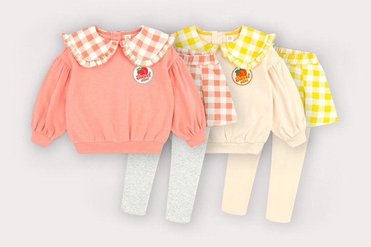 韓國 HEJMINI - (內刷毛)蘋果徽章荷葉領格子裙套裝-蜜桃粉