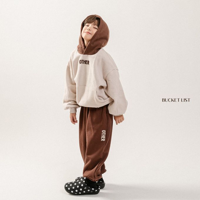 韓國 BUCKET LIST - (內磨毛)鬆緊腰OTHER刺繡縮口褲-深藍