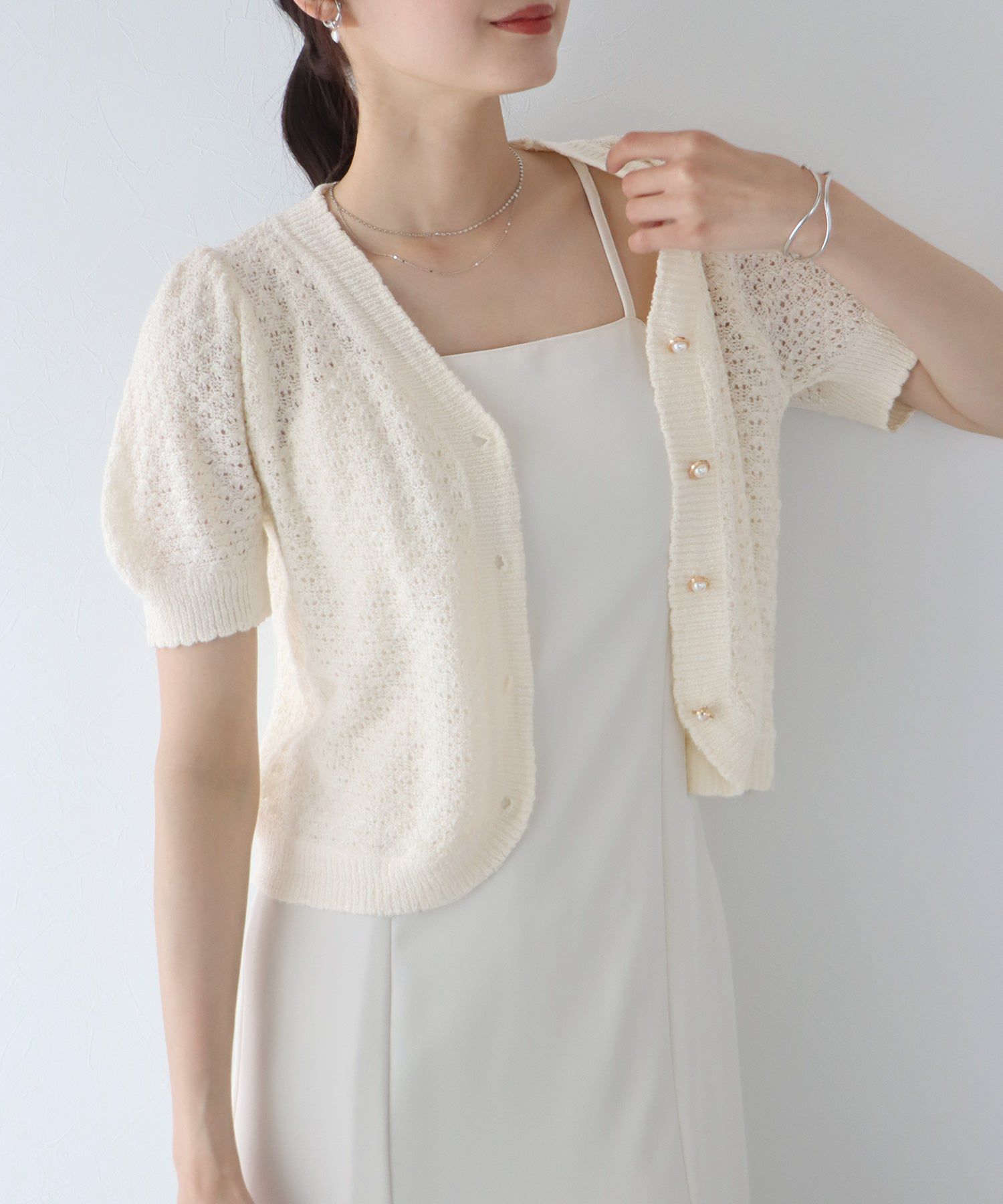 日本 BLUE EAST - 簡約V領鉤針短袖上衣-米杏