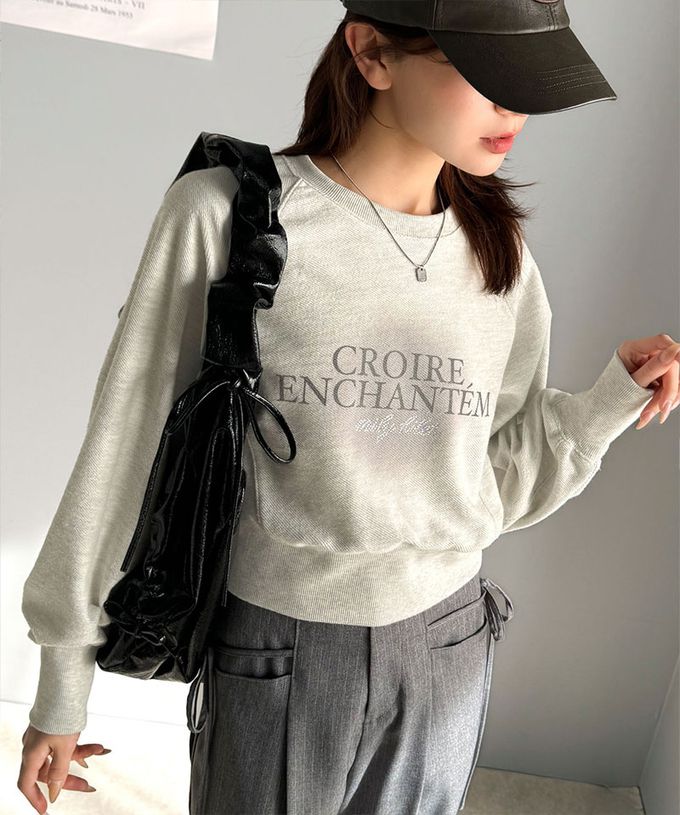 日本 Classical Elf - mily bilet 低調水鑽字母束腰短版上衣-燕麥灰