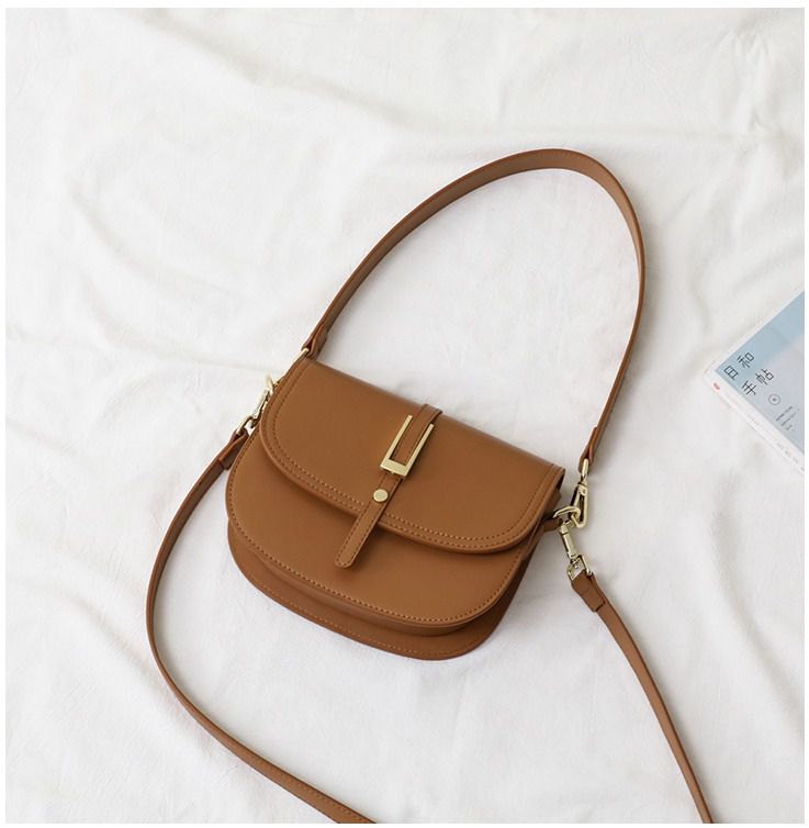 真皮金釦馬鞍斜跨/腋下包-附2種背帶-棕色 (21x16x6cm)