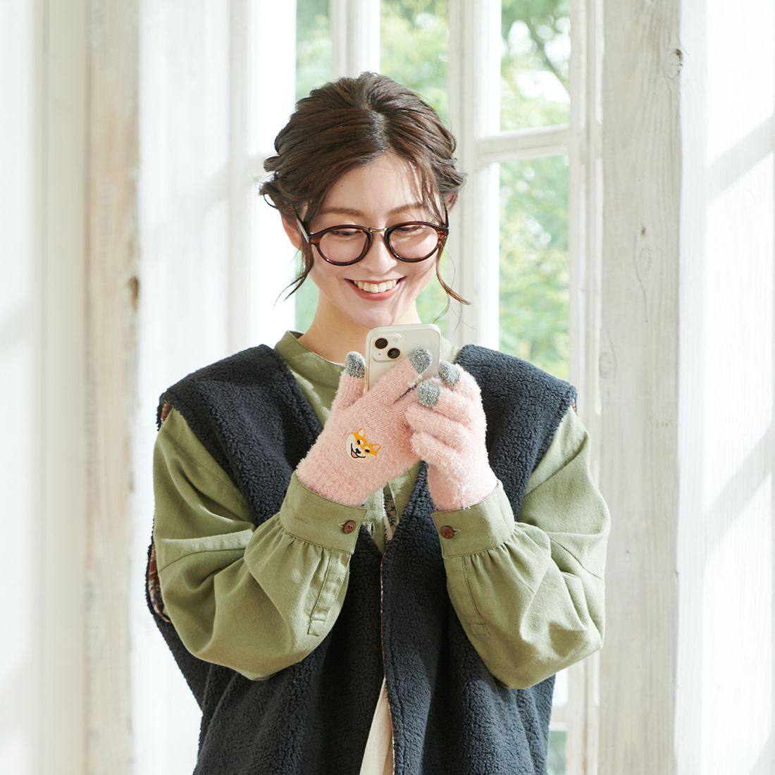 日本 TOMO - 大人可觸控短絨保暖手套-柴犬-淺粉