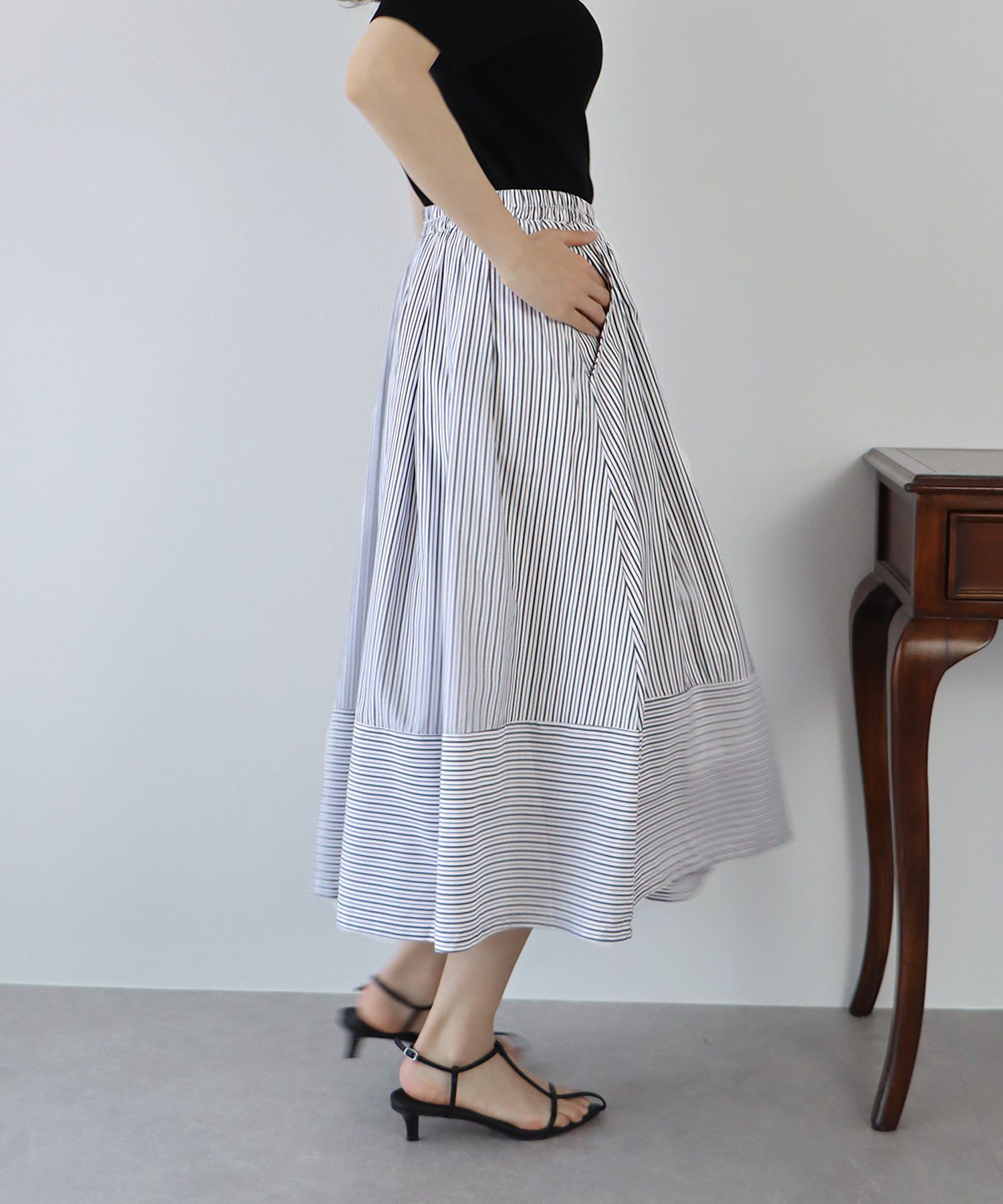 日本 BLUE EAST - 歐風質感條紋拼接修身長裙-綠x白