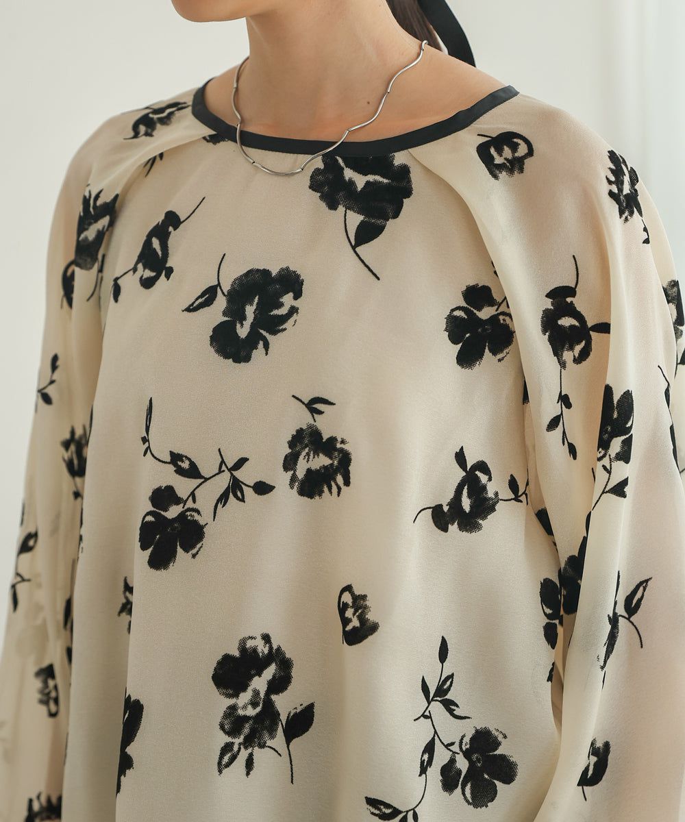 日本 Bab - 緹花透感泡泡長袖上衣-黑