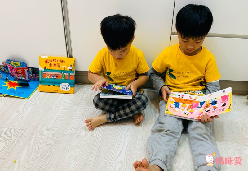 1歲就能玩【按壓音樂繪本】收錄經典聖誕樂曲、感受佳節氣氛！