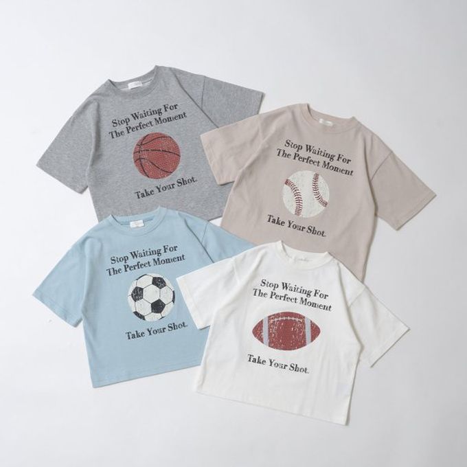 日本 b-ROOM - 球類印花舒適天竺棉短袖上衣-橄欖球-米白