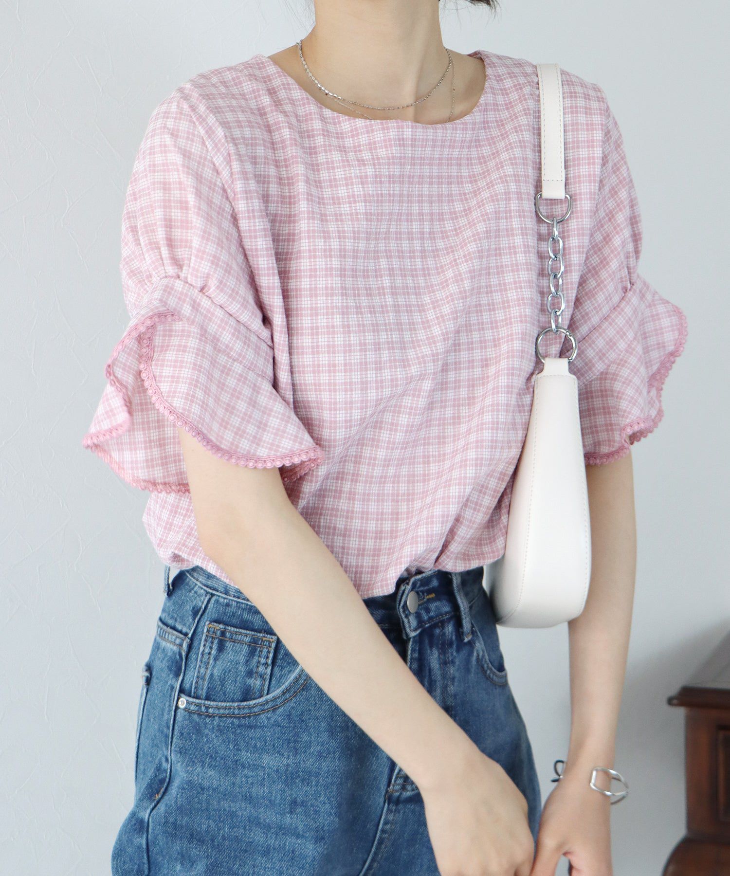 日本 BLUE EAST - 圓領小格紋荷葉五分袖上衣-水藍