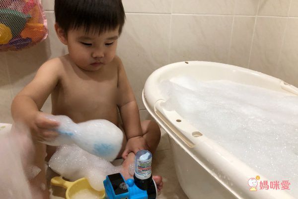 日本超人氣 TOMICA 車車入浴球，增添孩子洗澡樂趣