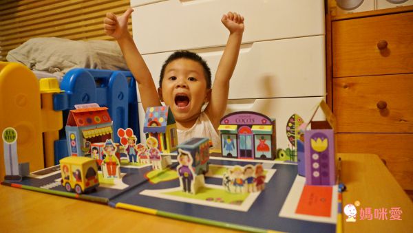 My Town (Make Your Own Model) 手作娃娃屋遊戲書