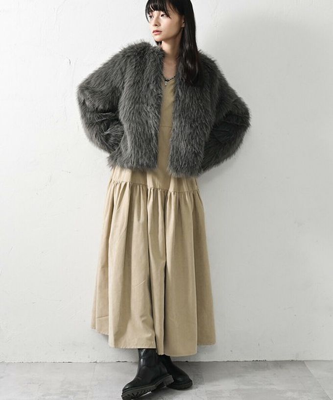 日本 ELENCARE DUE - V領拉鏈桃皮絨優美長袖洋裝-米杏